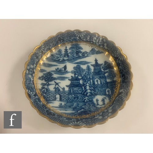 87 - A collection of late 18th Century English blue and white teawares, including a Worcester porcelain t... 