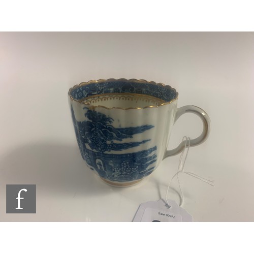 87 - A collection of late 18th Century English blue and white teawares, including a Worcester porcelain t... 