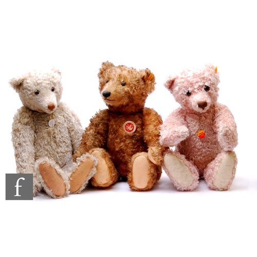 286 - A Steiff 406041 1908 Replica, winter white curly mohair, limited edition 1643 of 7000, height 65cm, ... 