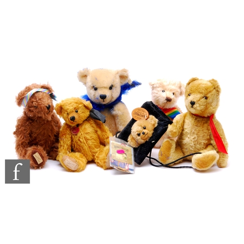 289 - A collection of assorted teddy bears, to include a Dean's Rag Book Cledwyn Hughes 1999 Visitors Edit... 