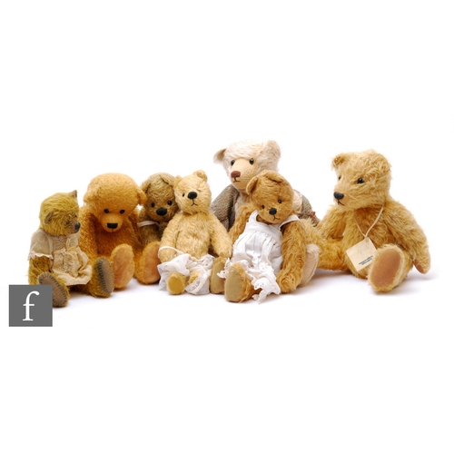 296 - A collection of artist designed teddy bears, to include Snugglesome, Beru Bears, Bow Wood Bears and ... 