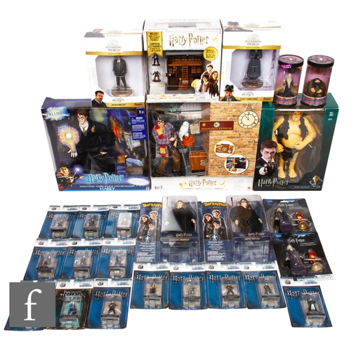 255 - A collection of assorted Harry Potter action figures, comprising Mattel Magic Powers Harry, Mattel P... 