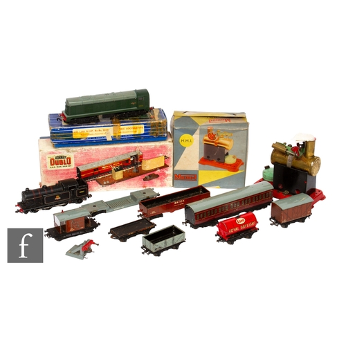 352 - A collection of OO gauge Hornby Dublo items, to include a boxed L30 1000 BHP diesel electric locomot... 