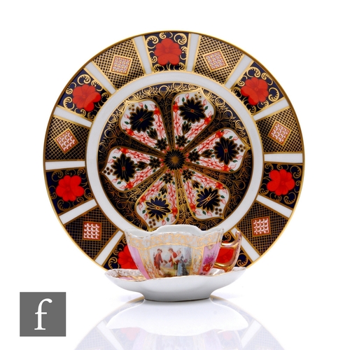 1 - A Royal Crown Derby Imari pattern plate of circular form, pattern number 1128, diameter 22cm, togeth... 