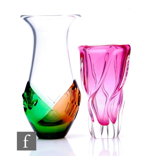 167 - A Josef Hospodka pink glass vase of wrythen flared form, height 20cm, together with a Ladislav Palec... 