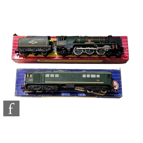 367 - Two OO gauge Hornby Dublo locomotives, 3233 Co-Bo Class 28 BR green D5713 and 2235 4-6-2 BR green We... 