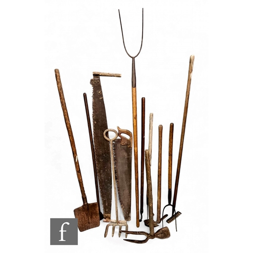 540 - A collection of 19th and early 20th Century agricultural and farm tools, to include a band saw, hand... 