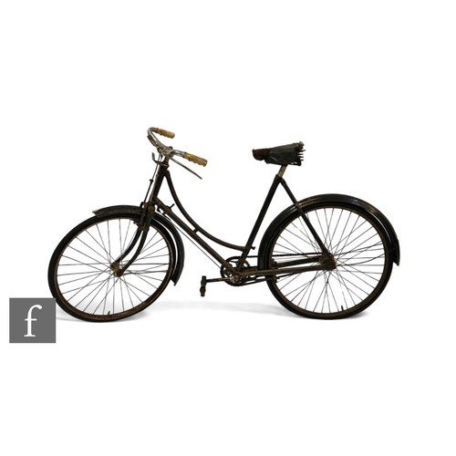 556 - A 1940s/50s Triumph lady's bicycle, with Lycett saddle, split rubber pedals, 24 inch wheels, split r... 