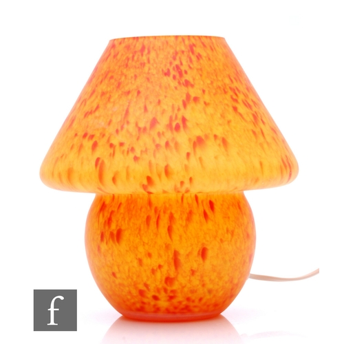 286 - A 20th Century French Vianne glass lamp by Serge Ligardes, of mushroom form with integral shade, wit... 