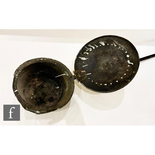 479 - A 17th Century brass warming pan, the domed centre engraved with scroll and leaf design and the oute... 