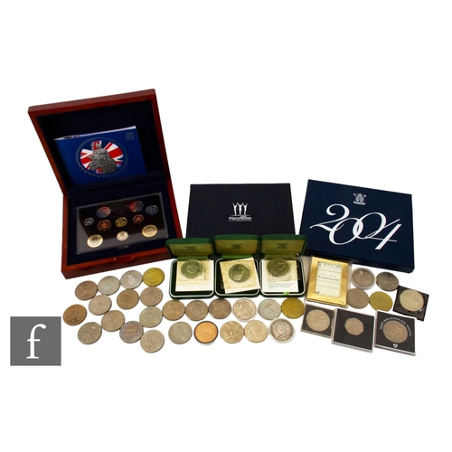 122 - Elizabeth II - A 2004 Executive proof set in mahogany finish case, a 2002 Manchester Commonwealth ga... 