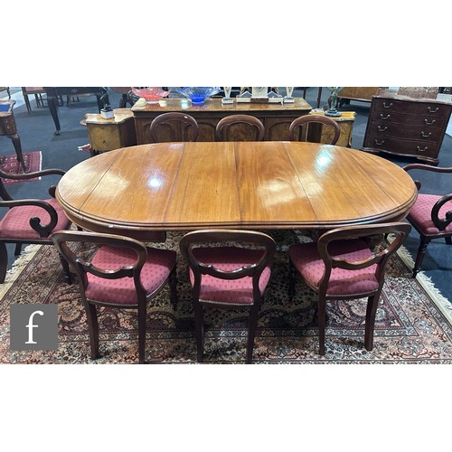 717 - A Victorian oval extending mahogany dining table, the double moulded edge top over a plain frieze, o... 