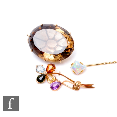 252 - Three items of jewellery, a 9ct multi stone brooch modelled as a flower, a 9ct mounted smoky quartz ... 