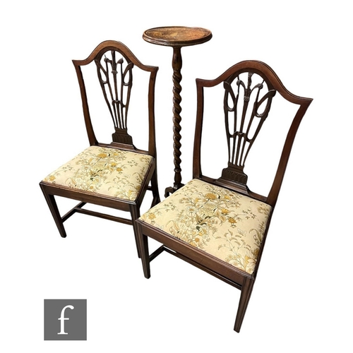 621 - A pair of 20th Century Hepplewhite style mahogany standard chairs, plume of feather pierced splats, ... 