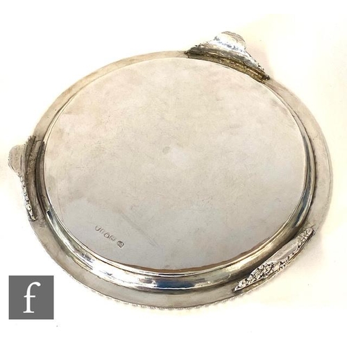 50 - A hallmarked silver circular slaver with engraved central crest within a rope twist borders, weight ... 