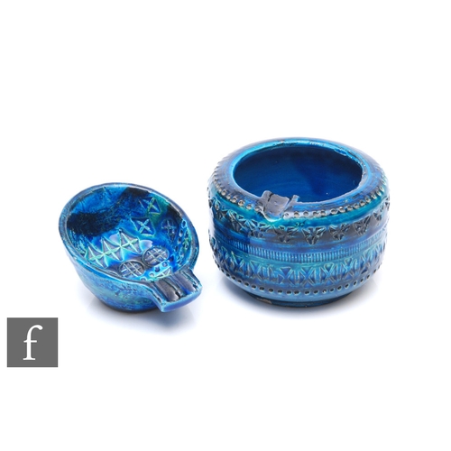 764 - Aldo Londi - Bitossi - A mid Century Rimini Blu ashtray of cylindrical form, incised and impressed g... 