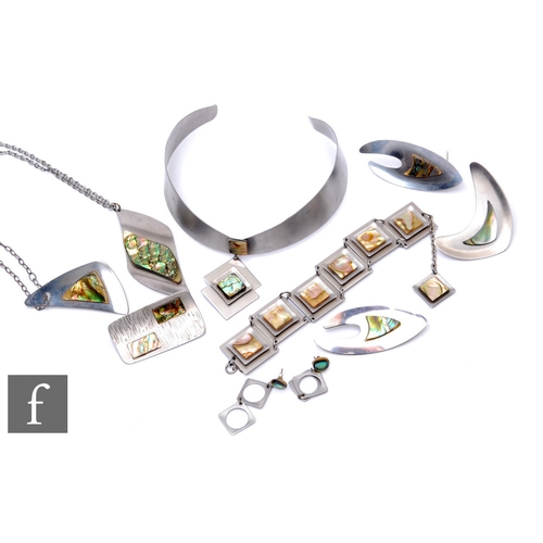 1318 - Peak Jewellery - A collection of stainless steel jewellery, to include brooches, necklaces, earrings... 