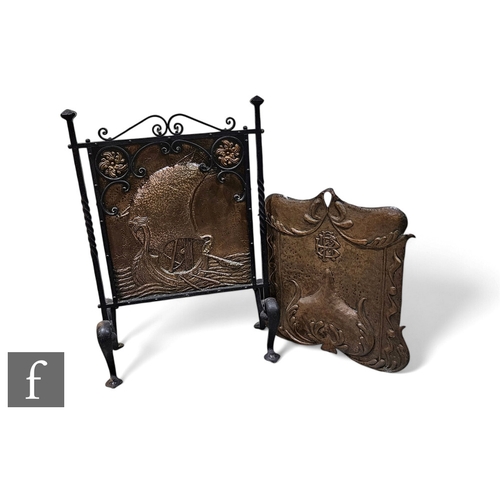 64 - Unattributed maker - A copper and wrought iron fire screen, the hammered copper with galleon design ... 