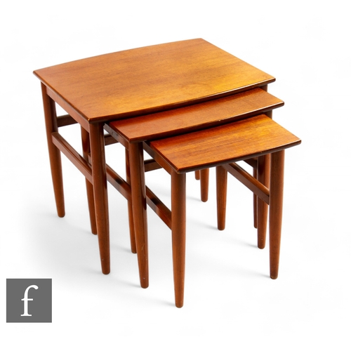 908 - Mcintosh Furniture - A nest of three teak occasional tables, raised on tapered supports, largest 45c... 