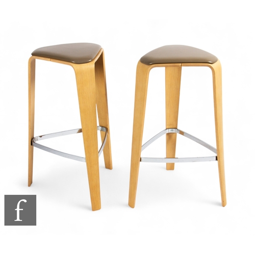 1302 - Brunner - A pair of 'Hoc' stools, designed by Jehs and Laub, bench plywood, with cappuccino upholste... 