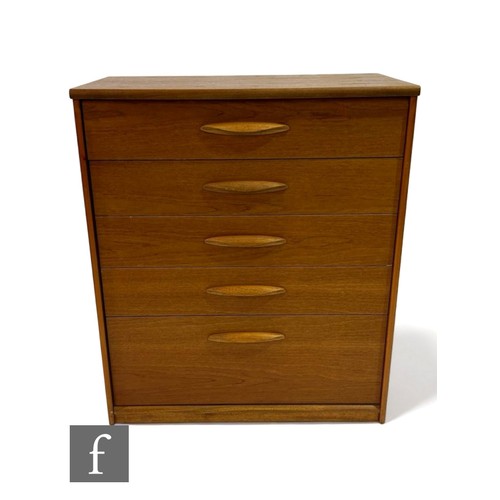 937 - G-Plan - A mid Century 'Fresco' chest of drawers, with an arrangement of five drawers, with cup hand... 