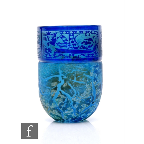 1148 - Guy Thornton & Timothy Harris - Isle of Wight - A contemporary studio cameo Crizzle glass Moonsh... 