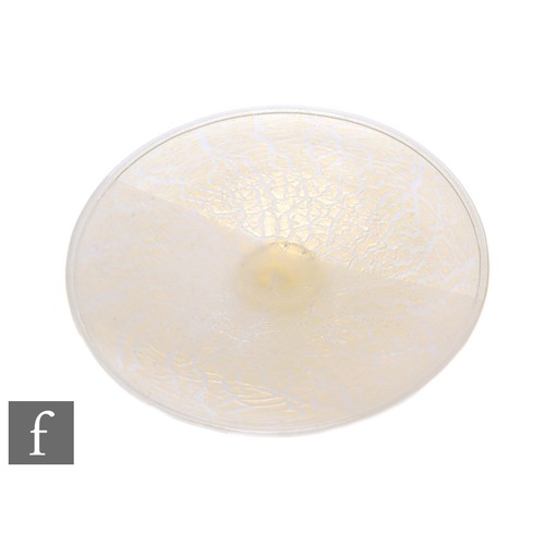 1168 - Timothy Harris - Isle of Wight - A contemporary studio Crizzle & Cameo glass plate, of circular ... 