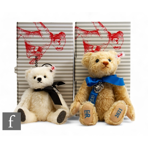 285 - Two Steiff teddy bears, 691065 The Queen Elizabeth II 95th Birthday Bear, light blonde mohair, heigh... 