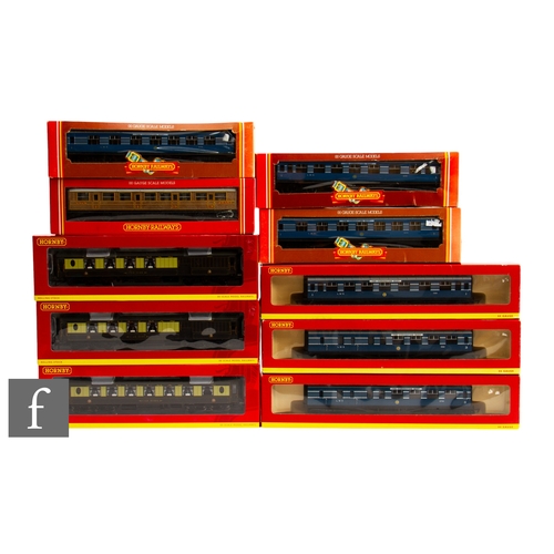 25 - A collection of OO gauge Hornby passenger coaches, to include Pullman, LMS and LNER, all boxed. (10)