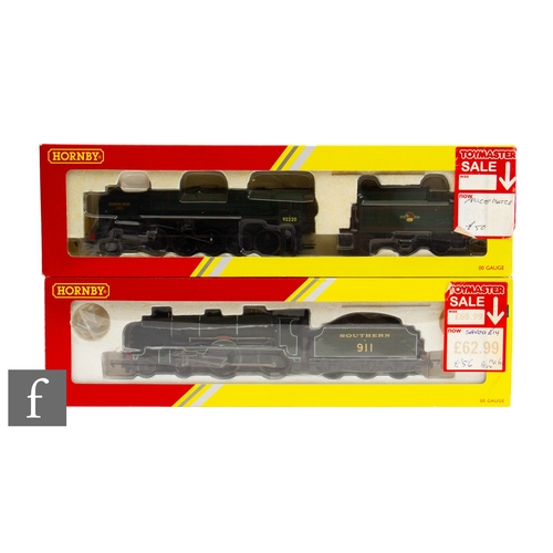 34 - Two OO gauge Hornby DCC Ready locomotives, to include R3158 4-4-0 (T) Southern Railway lined green l... 