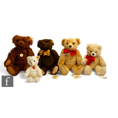 295 - A collection of Steiff teddy bears, comprising 000641 1909 Classic, 004513 Classic, 000393 1909 Clas... 