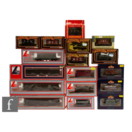 264 - A collection of OO gauge rolling stock by Lima, Bachmann, Wrenn and similar, to include tank wagons,... 