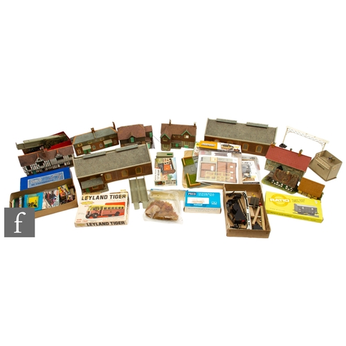 50 - A collection of OO gauge model railway items, to include buildings, trees, kits etc.