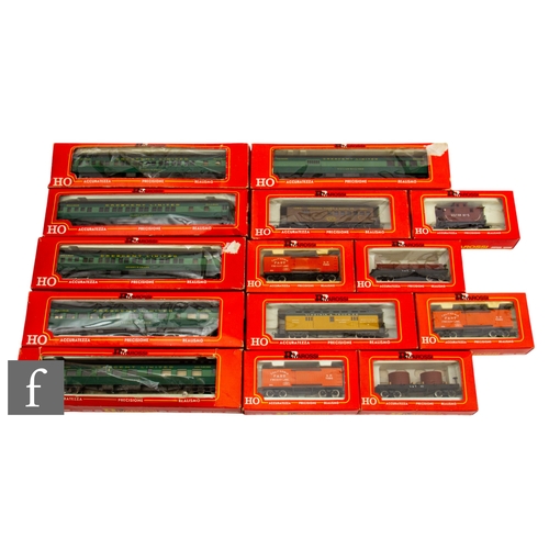 56 - A collection of HO gauge Rivarossi passenger coaches and rolling stock, to include 2716 Santa Fe Com... 