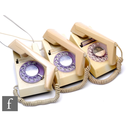 846 - GPO (General Post Office) - A collection of 1970s trim phones, each of cream colourway. (3)