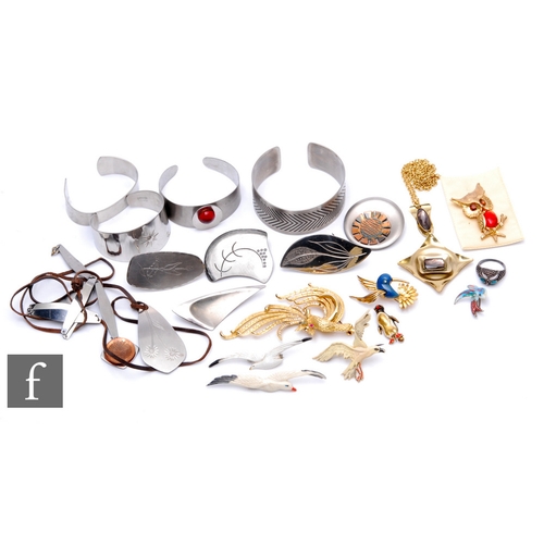 1317 - Various makers - A collection of 1960s/70s costume jewellery, to include stainless steel jewellery b... 