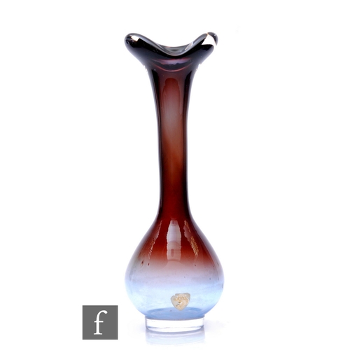 1075 - Nils Landberg - Orrefors - A mid Century 'Tan-Si' glass bulb vase, of compressed ovoid form on circu... 