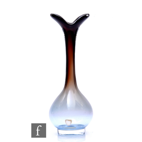 1077 - Nils Landberg - Orrefors - A mid Century 'Tan-Si' glass bulb vase, of compressed ovoid form on circu... 