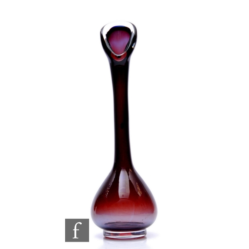 1080 - Nils Landberg - Orrefors - A mid Century 'Tan-Si' glass bulb vase, of compressed ovoid form on circu... 