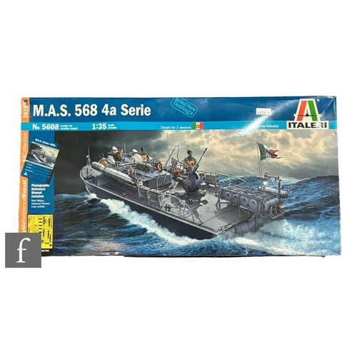 145 - An Italeri 5608 1:35 scale MAS 568 4a Serie plastic model kit, with crew and accessories set, boxed.