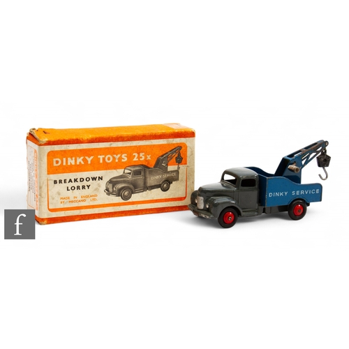 90 - A Dinky Toys 25X Commer Breakdown Lorry, with grey cab and chassis, blue back with white Dinky Toys ... 