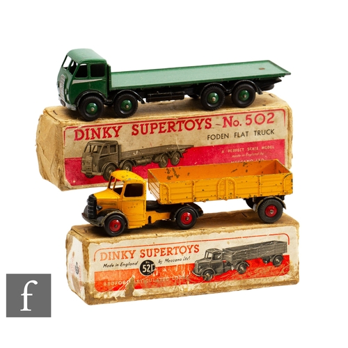 91 - Two Dinky Toys, a 502 Foden Flat Truck in green, and a 521 Bedford Articulated Lorry in yellow with ... 