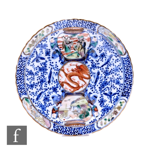 480 - A Chinese Kangxi period (1661-1722) small dish, the blue and white ground with central iron-red drag... 