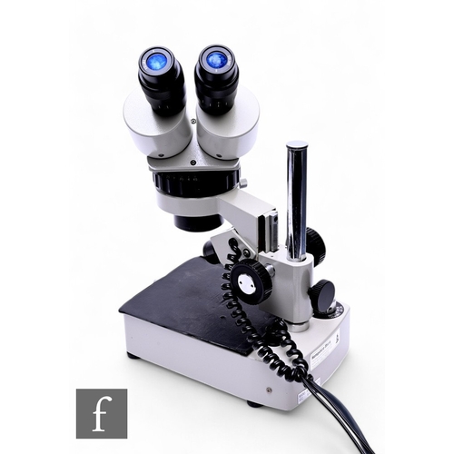 107 - A 1980s Meiji EMZ-2 bifocal desk microscope with power lead.