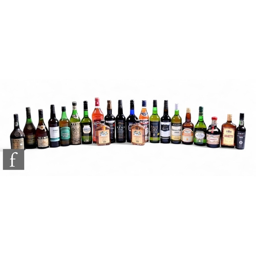 67 - A collection of various spirits, some 1960s/70s bottling, to include Hine Liqueur Cognac, Drambuie, ... 