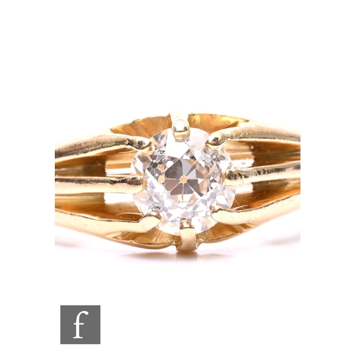 69 - A late 19th Century 18ct hallmarked gentleman's diamond solitaire ring, old cut claw set stone, weig... 