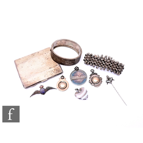 66 - A small parcel lot of hallmarked silver and other items to include a cigarette case fob, bangle etc,... 