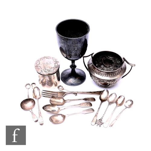 371 - A small parcel lot of hallmarked silver items to include a goblet, a sugar basin, flatware etc, tota... 