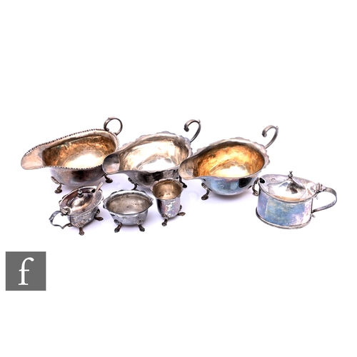 386 - A small parcel lot of assorted silver items, three sauce boats, a three piece cruet set and a mustar... 