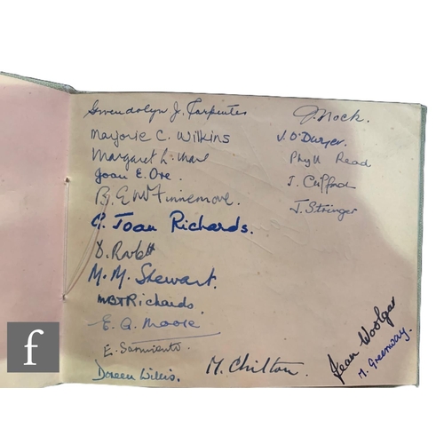 743 - An autograph album signed by Lawrence Olivier and Vivian Leigh, also other theatre actors, a photogr... 